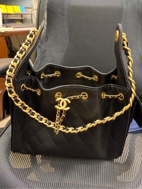 Chanel 25 caviar Black Shoulder Bag with Gold Chain